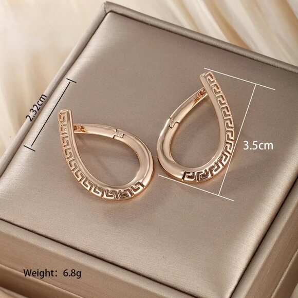 NEW 18K Gold Plated Greek Key Oval Hoop Earrings - Picture 2 of 3
